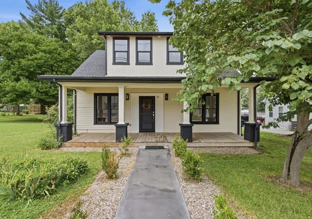 Photo 2 of Single family home for sale at 105 Warren St, Mc Minnville, TN 37110 | MLS# 3230179 | Listing updated on 2026-09-23