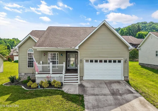 Photo 1 of Single family home for sale at 118 Cornerstone Cir, Clinton, TN 37716 | MLS# 3228482 | Listing updated on 2026-09-28