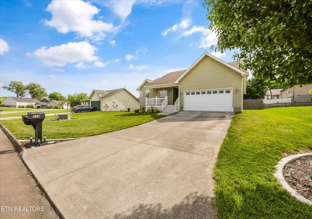 Photo 3 of Single family home for sale at 118 Cornerstone Cir, Clinton, TN 37716 | MLS# 3228482 | Listing updated on 2026-09-28
