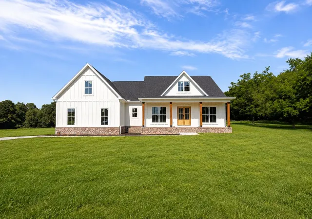 Photo 3 of Single family home for sale at 3377 Midland Rd, Shelbyville, TN 37160 | MLS# 3229597 | Listing updated on 2026-09-08