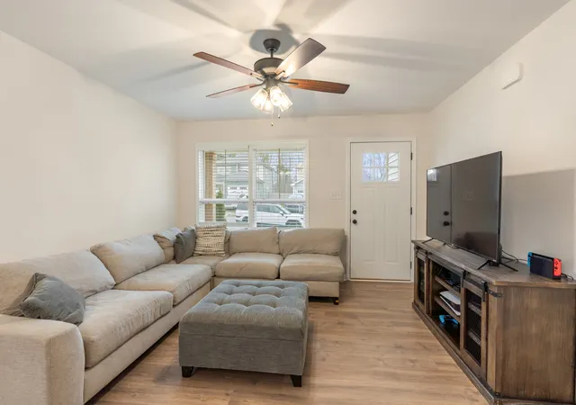2nd image of 412 Hillside Dr, Clarksville, TN 37040 | MLS# 3228512