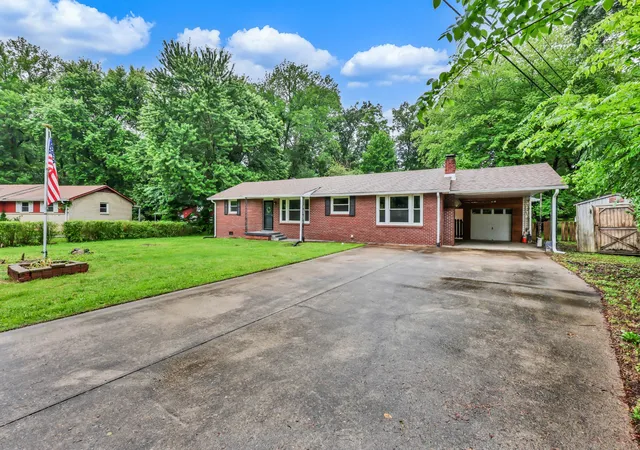 Photo 3 of Sale Pending at 17 Charlemagne Blvd, Clarksville, TN 37042 | MLS# 3228628 | Listing updated on 2026-08-19