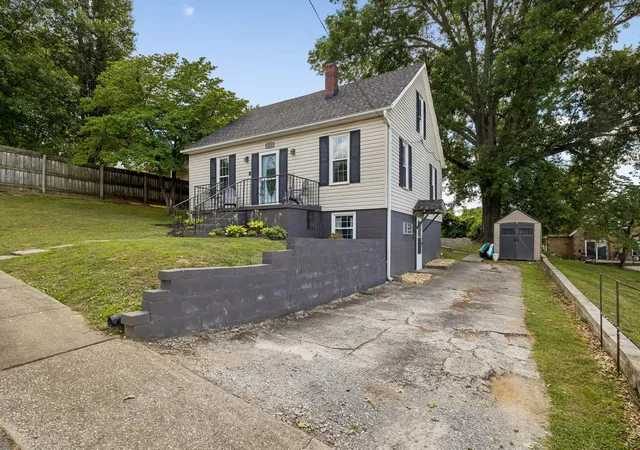 Homes for sale in Carthage, TN | 313 Cullum St, Carthage, TN 37030 | MLS# 3231466