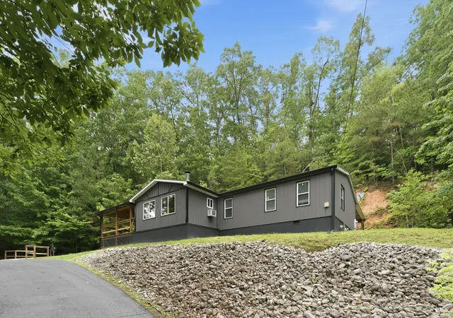 Homes for sale in Linden, TN | 14656 Hwy 438 W, Linden, TN 37096 | MLS# 3229798