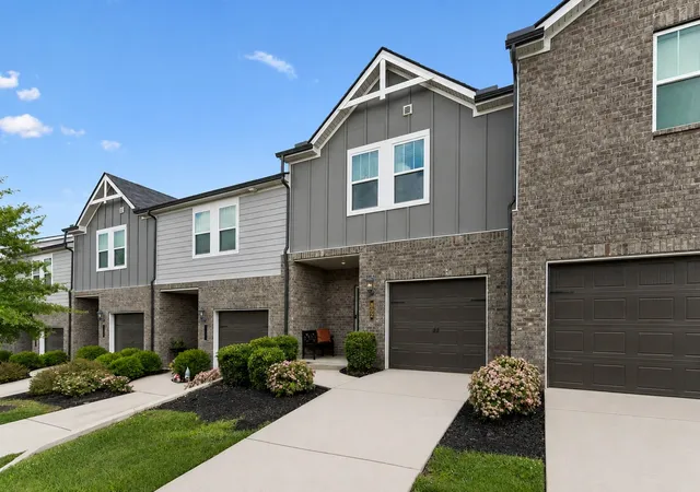 Photo 2 of Townhouse for sale at 802 Arrington Way, Columbia, TN 38401 | MLS# 3229987 | Listing updated on 2026-08-20