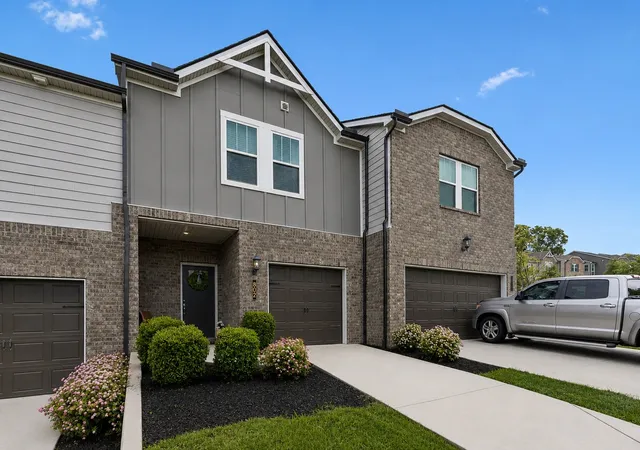 Photo 3 of Townhouse for sale at 802 Arrington Way, Columbia, TN 38401 | MLS# 3229987 | Listing updated on 2026-08-20