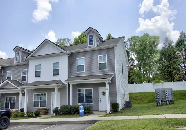 Photo 2 of Townhouse for sale at 108 Kathryn Ct, Columbia, TN 38401 | MLS# 3234775 | Listing updated on 2026-09-06