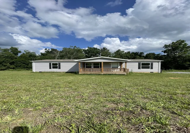 Homes for sale in Red Boiling Springs, TN | 9494 Sunrise Rd, Red Boiling Springs, TN 37150 | MLS# 3229362