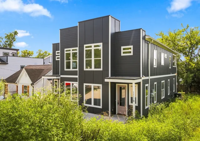 Photo 3 of Sale Pending at 1117b 38th Avenue N, Nashville, TN 37209 | MLS# 3228738 | Listing updated on 2026-09-04