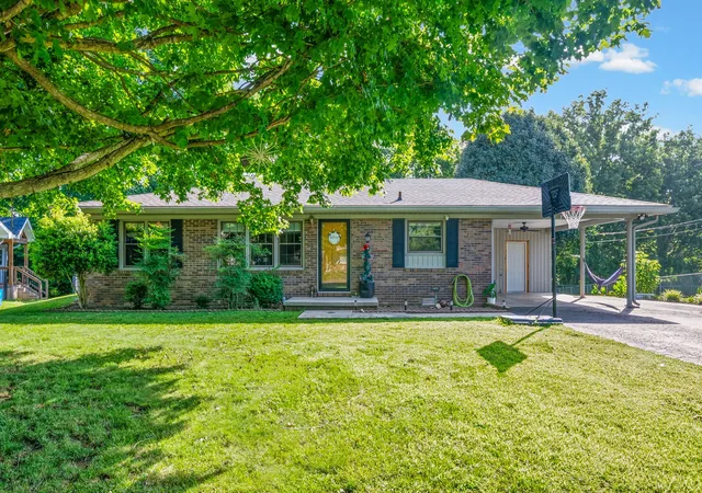 Homes for sale in Hopkinsville, KY | 404 Colonial Ter, Hopkinsville, KY 42240 | MLS# 3229364