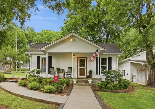 Photo 1 of House for sale at 6222 Cayce Ln, Columbia, TN 38401 | MLS# 3228831 | Listing updated on 2026-09-20