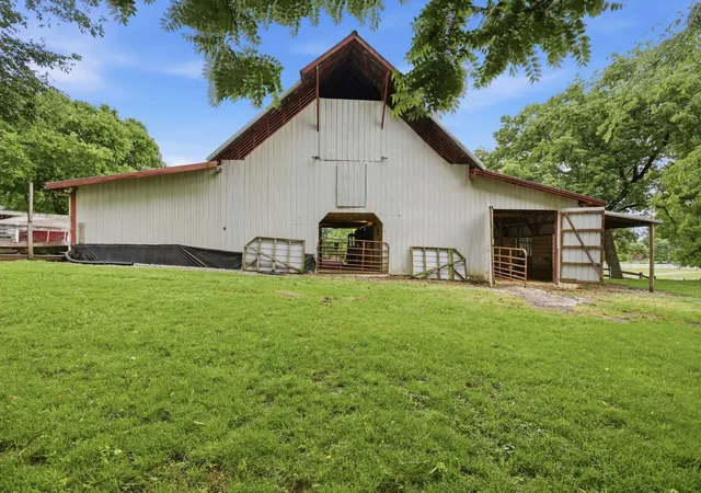 Photo 3 of House for sale at 6222 Cayce Ln, Columbia, TN 38401 | MLS# 3228831 | Listing updated on 2026-09-20