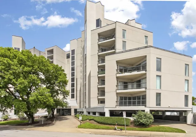 2nd image of 900 19Th Ave S, Nashville, TN 37212