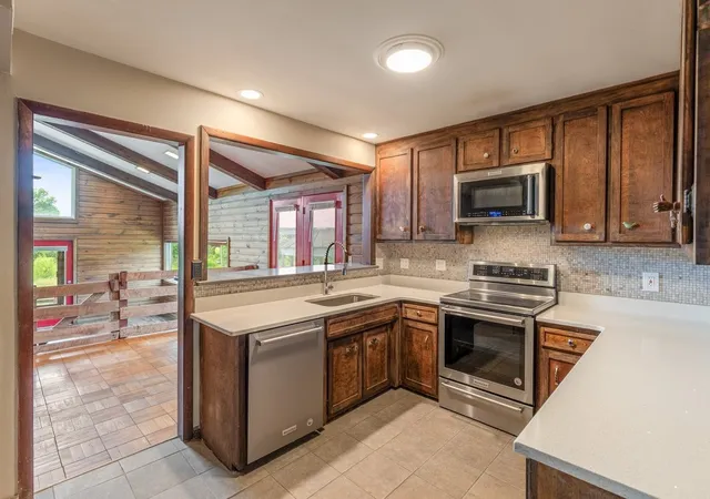 Photo 4 of Single family home for sale at 905 Hickory Hills Dr, Franklin, TN 37067 | MLS# 3229753 | Listing updated on 2026-08-26