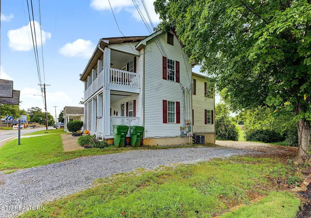 Photo 2 of Single family home for sale at 10161018 W Broadway Ave #10161018, Maryville, TN 37801 | MLS# 3314621 | Listing updated on 2026-09-28