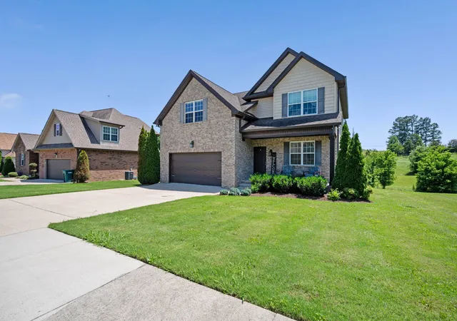 Photo 2 of Single family home for sale at 224 Hickory Pointe Dr, Lebanon, TN 37087 | MLS# 3229520 | Listing updated on 2026-08-19