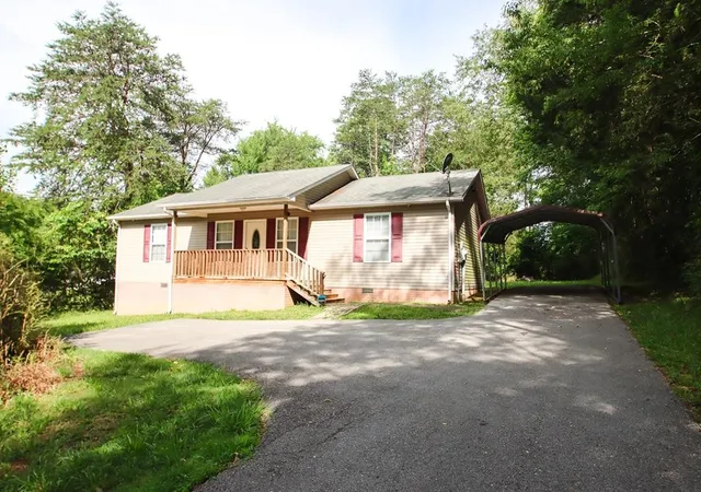 Homes for sale in Sparta, TN | 2464 Mcminnville Hwy, Sparta, TN 38583 | MLS# 3229964