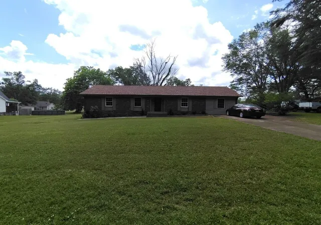Homes for sale in Savannah, TN | 120 Barker Dr, Savannah, TN 38372 | MLS# 3229105