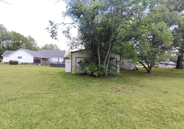 Homes for sale in Savannah, TN | 120 Barker Dr, Savannah, TN 38372 | MLS# 3229105