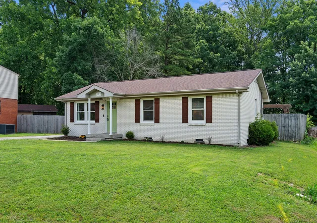 Homes for sale in Greenbrier, TN | 105 Billy Robb St, Greenbrier, TN 37073 | MLS# 3247650