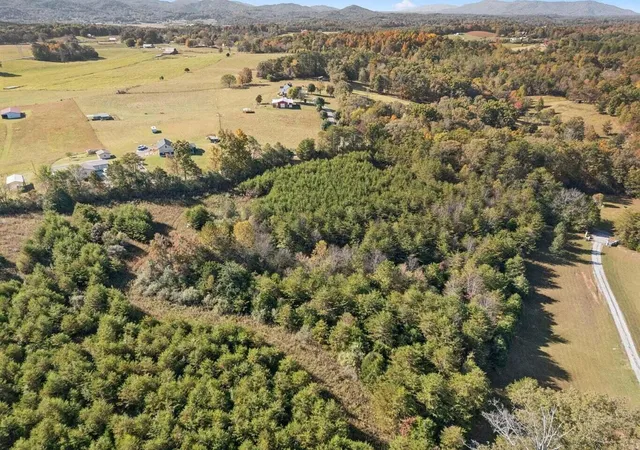 4th image of 0 Old Sink Church, Lot 32, Tellico Plains, TN 37385 | MLS# 3515356