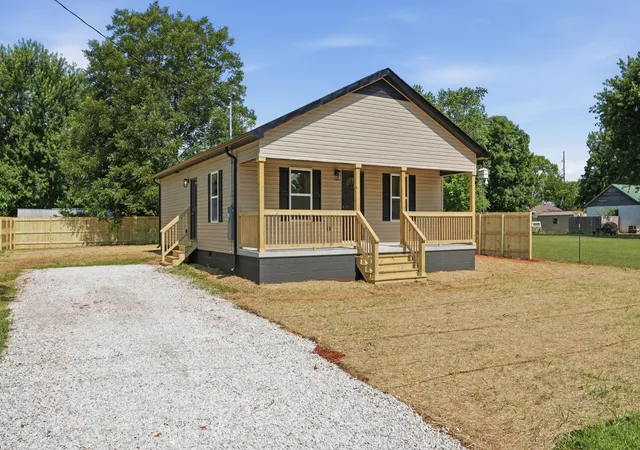 Homes for sale in Cowan, TN | 109 Spruce St, Cowan, TN 37318 | MLS# 3229320