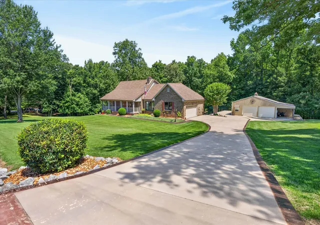 Photo 3 of Single family home for sale at 1175 Hutcheson Ln, Clarksville, TN 37040 | MLS# 3234045 | Listing updated on 2026-08-29