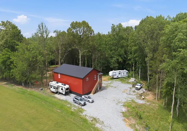 Homes for sale in Chapmansboro, TN | 2010 Mosley Ferry Rd, Chapmansboro, TN 37035 | MLS# 3229365
