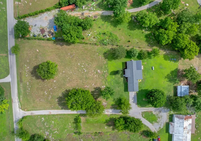 Photo 4 of Single family home for sale at 1936 Word Rd, Lewisburg, TN 37091 | MLS# 3242040 | Listing updated on 2026-10-06