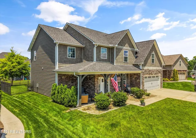 Photo 3 of Sale Pending at 12311 Blacksburg Ln, Knoxville, TN 37922 | MLS# 3229489 | Listing updated on 2026-09-29