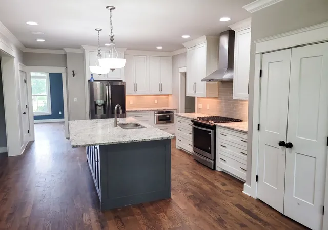 Photo 2 of Single family home for sale at 521 Autumnstone Ln, Bowling Green, KY 42103 | MLS# 3229560 | Listing updated on 2026-10-08