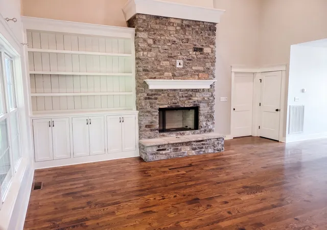 Photo 3 of Single family home for sale at 521 Autumnstone Ln, Bowling Green, KY 42103 | MLS# 3229560 | Listing updated on 2026-10-08