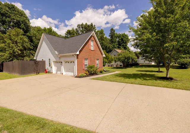 3rd image of 2027 Skyline Dr, Goodlettsville, TN 37072 | MLS# 3244348
