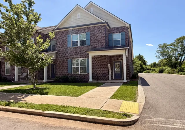Photo 2 of Sale Pending at 2919 Suzanne Landon Dr, Murfreesboro, TN 37130 | MLS# 3230226 | Listing updated on 2026-08-19