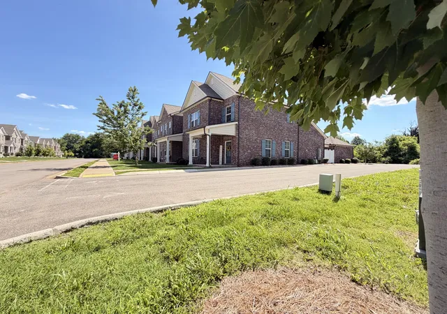 Photo 3 of Sale Pending at 2919 Suzanne Landon Dr, Murfreesboro, TN 37130 | MLS# 3230226 | Listing updated on 2026-08-19