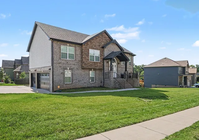 Homes for sale in Clarksville, TN | 529 Cresthaven Ln, Clarksville, TN 37043 | MLS# 3229592