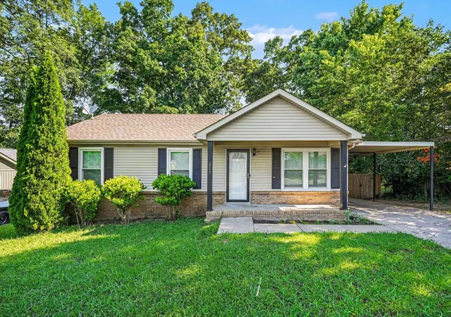 Photo 2 of Single family home for sale at 217 Bob White Dr, Clarksville, TN 37042 | MLS# 3230922 | Listing updated on 2026-09-19