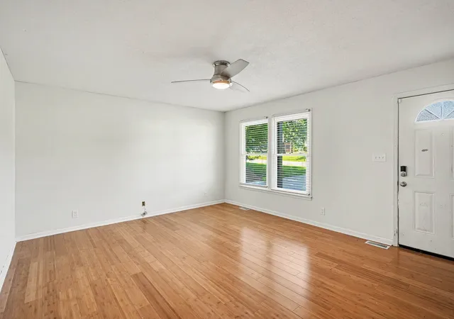 Photo 4 of Single family home for sale at 217 Bob White Dr, Clarksville, TN 37042 | MLS# 3230922 | Listing updated on 2026-09-19