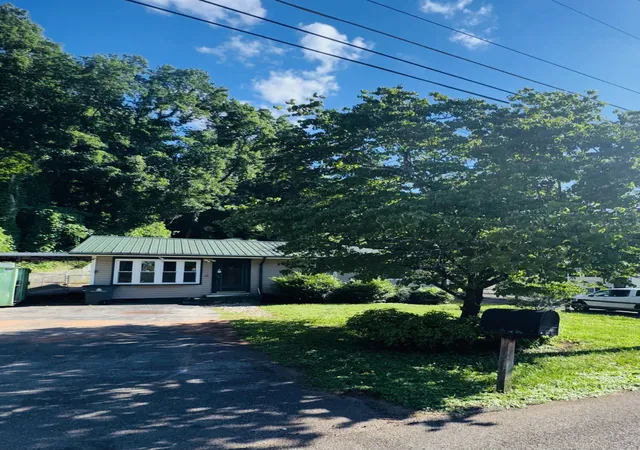 Photo 1 of Single family home for sale at 2250 Sylvania Ave Se, Knoxville, TN 37920 | MLS# 3229602 | Listing updated on 2026-09-22