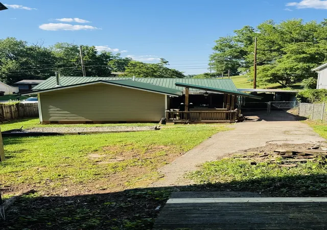 Photo 3 of Single family home for sale at 2250 Sylvania Ave Se, Knoxville, TN 37920 | MLS# 3229602 | Listing updated on 2026-09-22