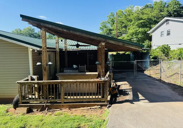 Photo 3 of Single family home for sale at 2250 Sylvania Ave SE, Knoxville, TN 37920 | MLS# 3229602 | Listing updated on 2026-09-22