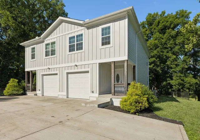 1st image of 721 Poplar St, Columbia, TN 38401 | MLS# 3230525