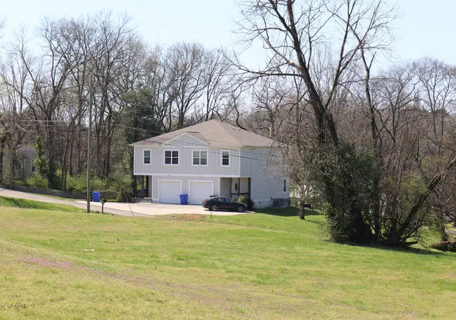 Listing Photo 5 - Condo for sale in building located at 721 Poplar St, Columbia, TN 38401
