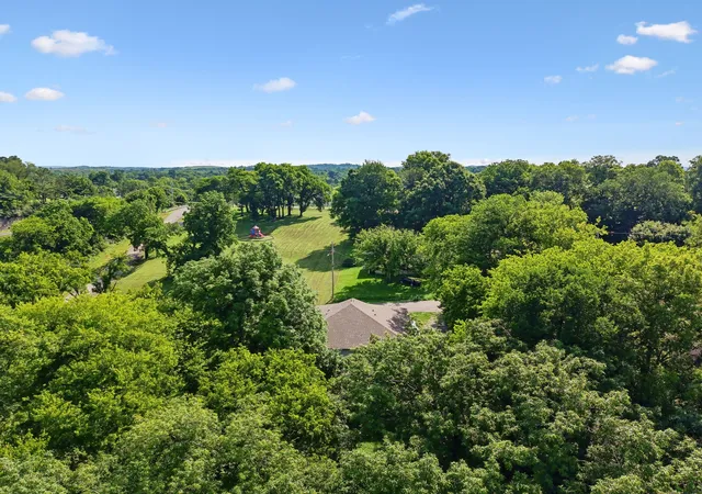 Listing Photo 2 - Condo for sale in building located at 721 Poplar St, Columbia, TN 38401 - Unit #