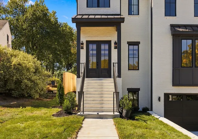 Photo 3 of Single family home for sale at 249 37th Avenue N, Nashville, TN 37209 | MLS# 3510785 | Listing updated on 2026-10-09