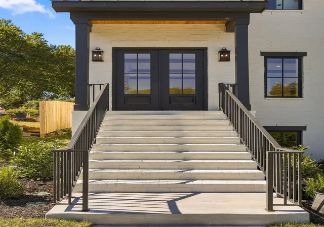 Photo 4 of Single family home for sale at 249 37th Avenue N, Nashville, TN 37209 | MLS# 3510785 | Listing updated on 2026-10-09
