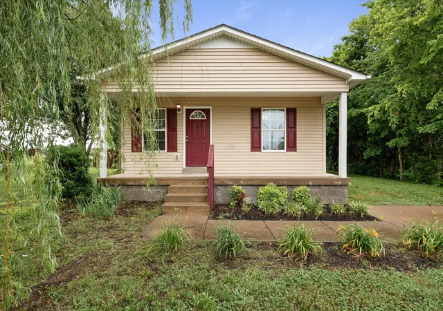Homes for sale in Springfield, TN | 303 15th Ave W, Springfield, TN 37172 | MLS# 3229922
