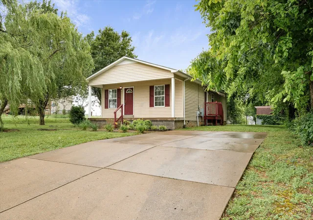Homes for sale in Springfield, TN | 303 15th Ave W, Springfield, TN 37172 | MLS# 3229922