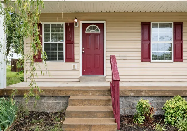 Photo 3 of Single family home for sale at 303 15th Avenue W, Springfield, TN 37172 | MLS# 3229922 | Listing updated on 2026-07-12