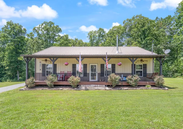 Homes for sale in Mc Ewen, TN | 1150 Old Blacktop Rd, Mc Ewen, TN 37101 | MLS# 3231823